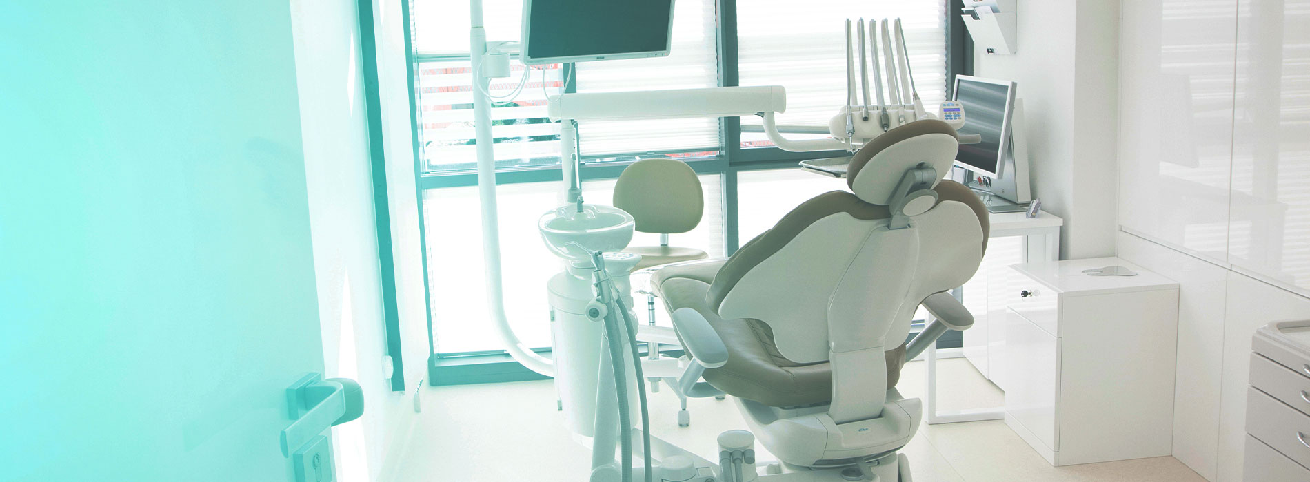 The image shows an interior space with a modern dental office setting, featuring a high-tech chair and equipment, set against a backdrop of a clean, minimalist design with a color palette that includes shades of white and blue.